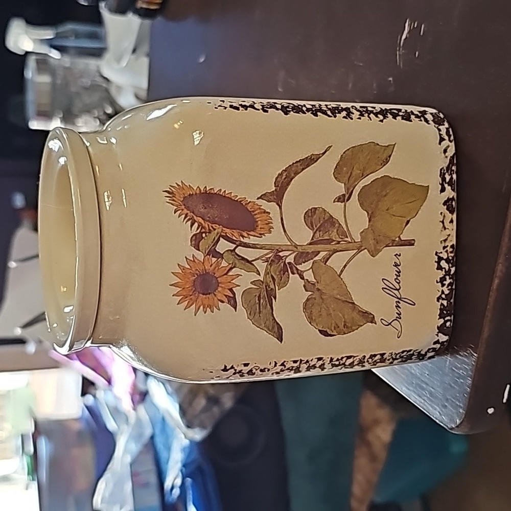 Scentsy RUSTIC SUNFLOWER full-size wax warmer/lighted